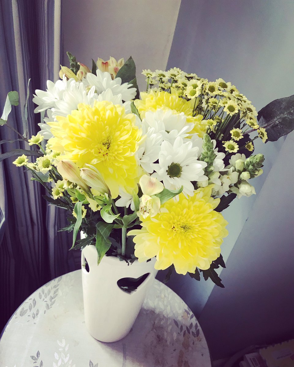KirstieGoulder's tweet photo. 🌼 Happy Friday everyone. Gorgeous yellow flowers from my husband (for making lasagne) &amp; in support of @LullabyTrust #yellowyourself day today! 🌼 https://t.co/2t5KLjcTUM
