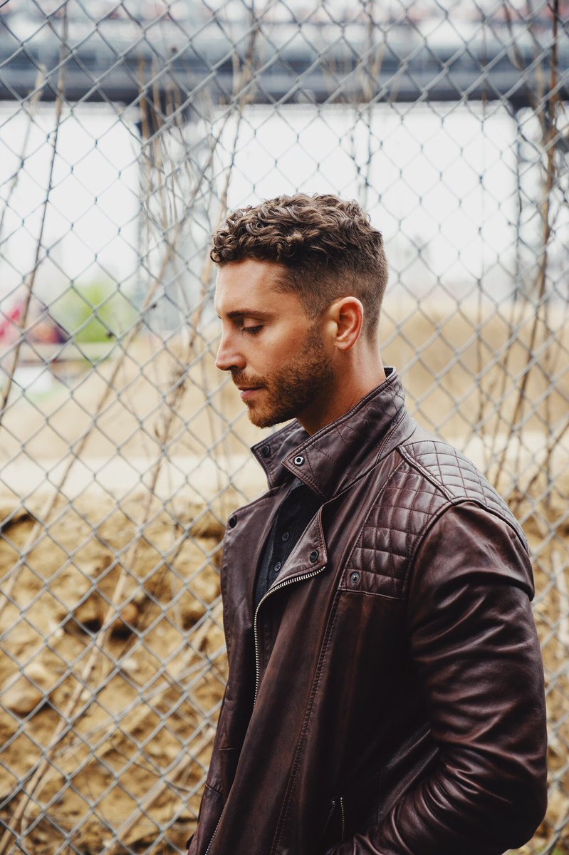 nickfradiani's tweet photo. MUST BE ANOTHER WAY (acoustic) and my cover of BLINDING LIGHTS by the @theweeknd are out now! 
https://t.co/Avdb4Kcgnl
https://t.co/L722YSp6R3 https://t.co/SNHETikIoo