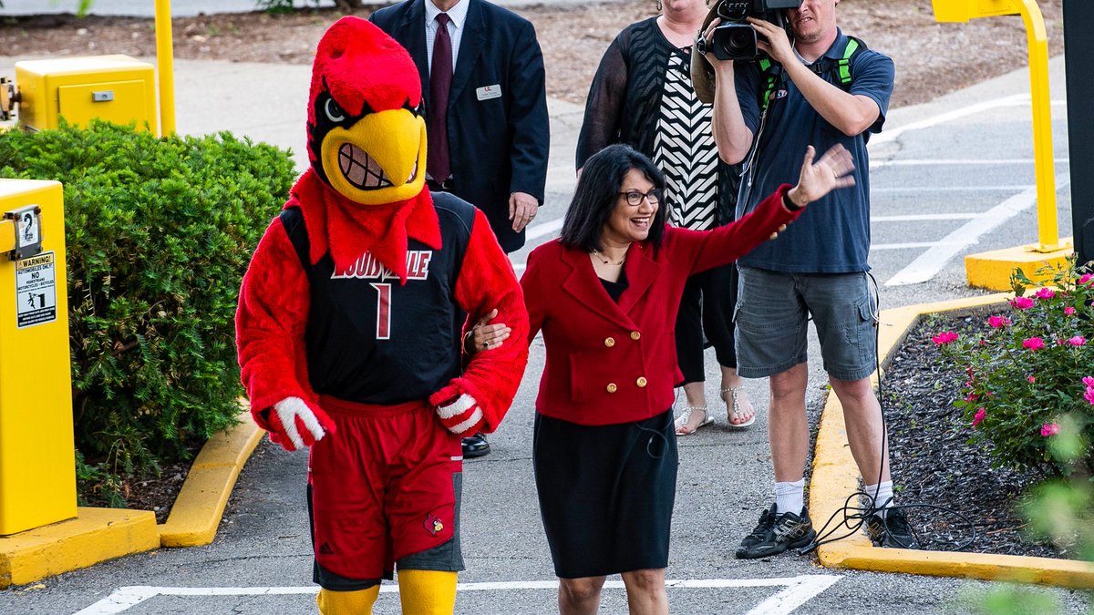 GoCards's tweet image. Day 1 ➡️ Now

Congrats on 2 years &amp;amp; here’s to many more @UofLPresNeeli!

#GoCards