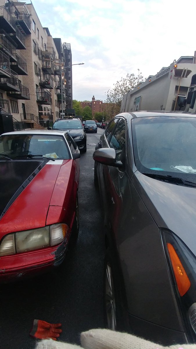 Cheesusrice's tweet image. Double parked cars. Where? Stockton street! Every day. There for 2 hours. No tickets ever. @nyc311 @nycgov @NYCMayor @RCornegyJr @NYPD79Pct