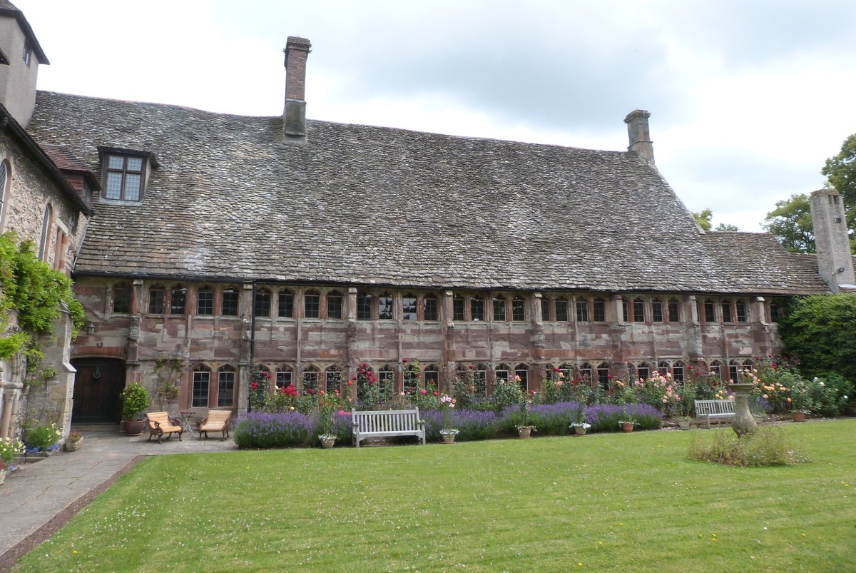 Wenlock Priory, at £448 gross the 4th wealthiest Cluniac, but prob the best preserved. Again the site is split between EH and private so you have to go in "Wenlock Abbey" to see the oddly 15thc modernist front of the prior's lodging/infirmary wing. loads of weird features though!