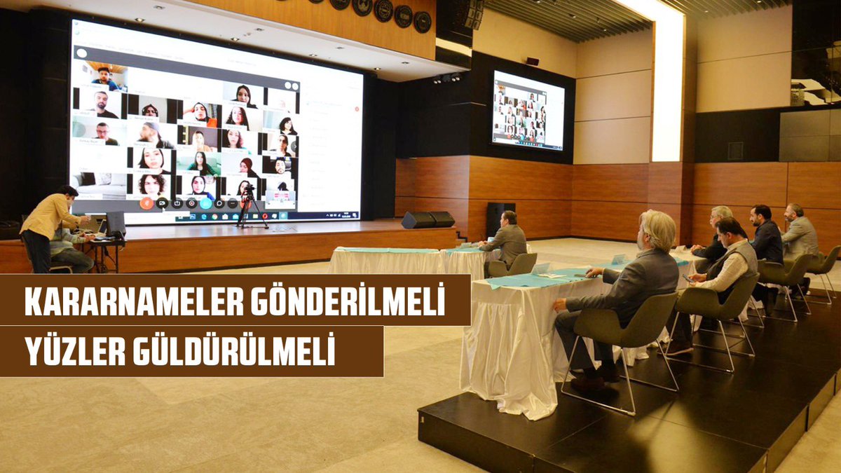 _aliyalcin_'s tweet photo. Göreve başlamak üzere kararnameyi bekleyen,atanmış öğretmeler ile videokonferansta bir araya geldik.

#Ataması yapılan 20 bin öğretmenin kararnamesi gönderilmeli, yüzleri güldürülmelidir
#KararnamelerGönderilmeli 

https://t.co/x3W1EeJxt6 https://t.co/rJUdJQyn3T
