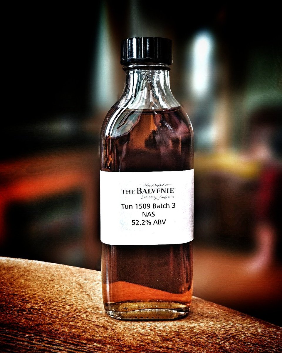 TheWhiskyWire's tweet photo. The things you forget about at the back of the whisky cupboard. #BoujeeBooze #Balvenie #Scotch #Whisky #Dramspanking #Dramlaxing #KeepCalmAndDramOn https://t.co/to606nMvMG