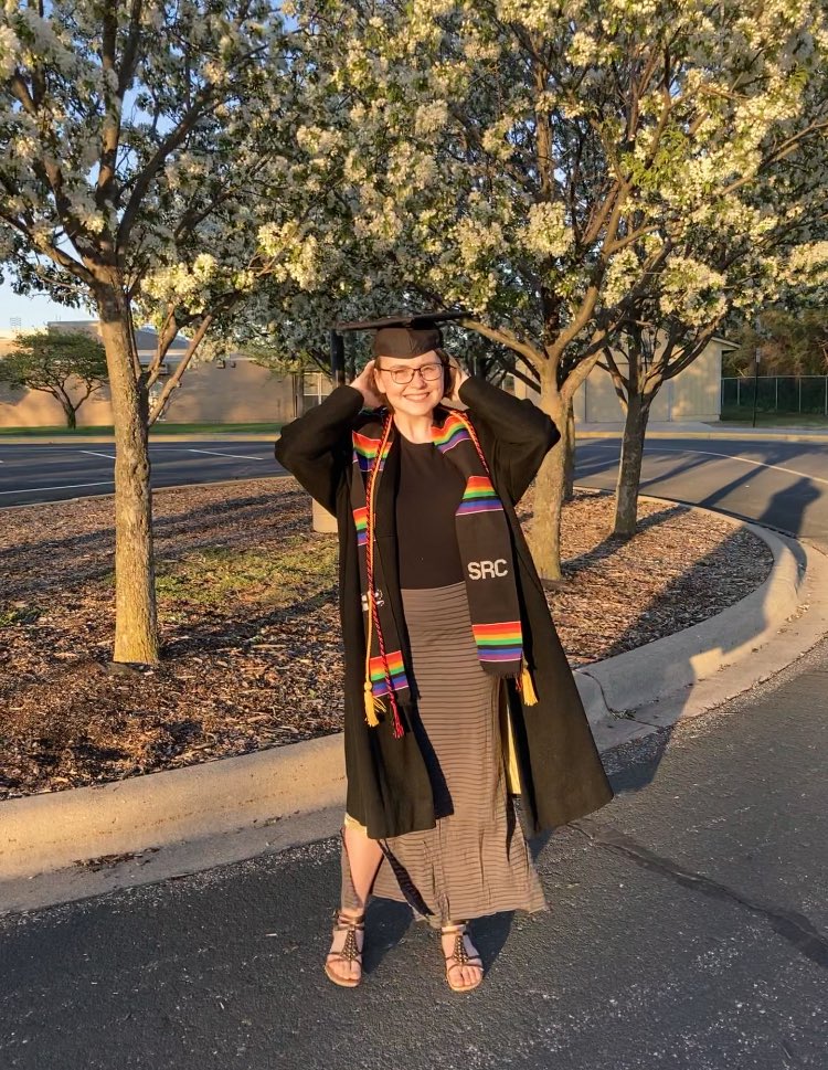 aubergine316's tweet photo. @TheGoldenRatio4 Iโm graduating with a bachelors in Biology and concentration in Environmental Studies from Grinnell College!! #grCommencement https://t.co/Zps7tbXjnb