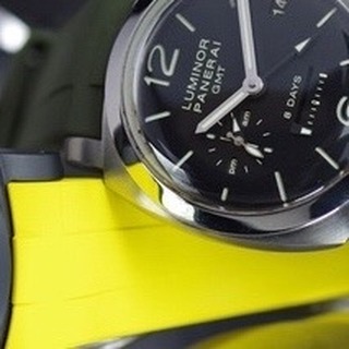 WatchNyo's tweet photo. Italian excellence and Swiss excellent, all in one shot.

Add some style to your wrist at https://t.co/YD9Oqeh4IQ 🇨🇭 #swissmade #watchstrap #rubberwatchstrap #luxury #luxurywatches #panerai https://t.co/eYSKYbHONQ https://t.co/m7L4APr0F7 #swissmade 1583341160