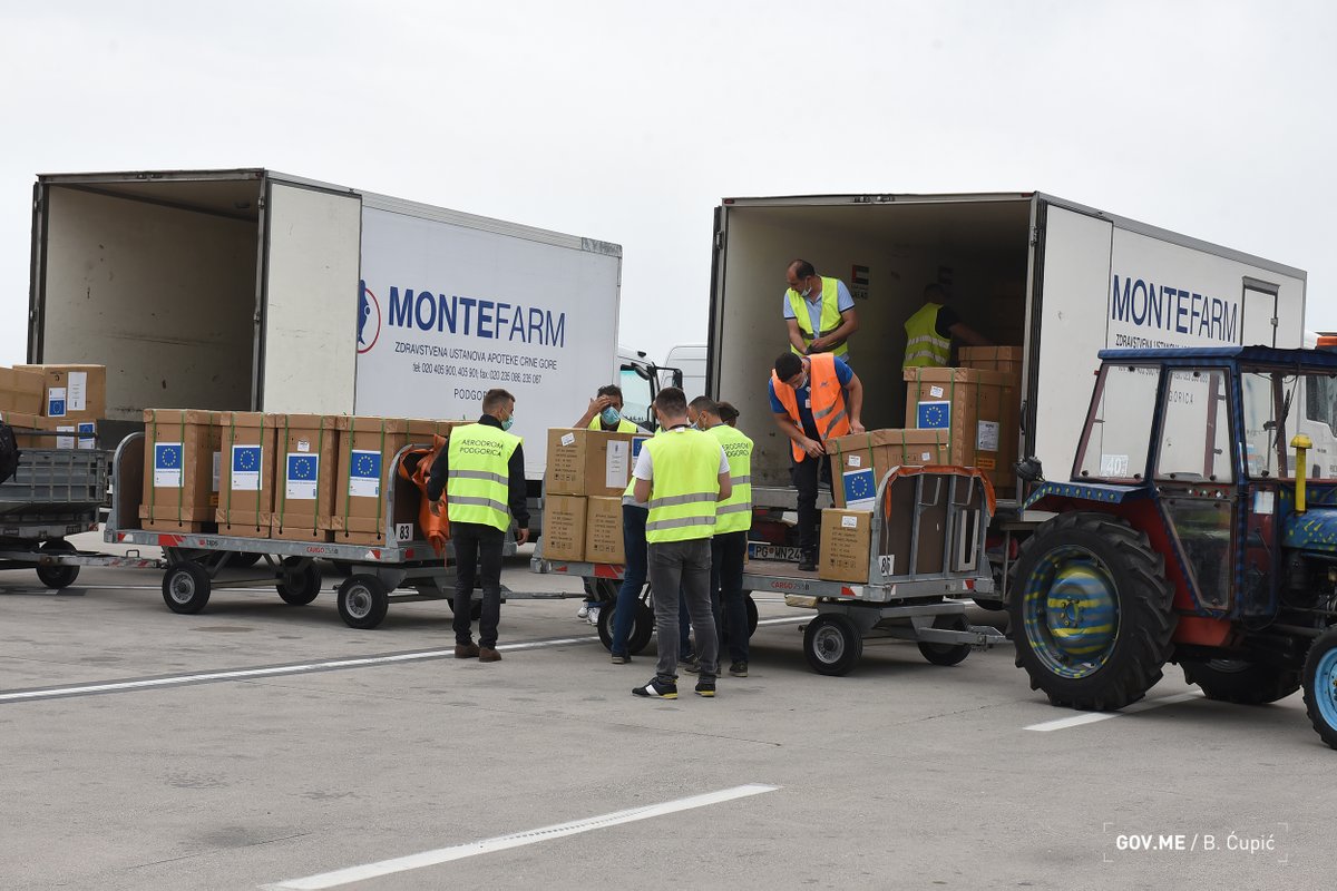 (2/2) Dopremljen je i veliki dio medicinske pomoci #EU Crnoj Gori u saradnji sa <a href="/UNDP_Montenegro/">UNDP in Montenegro</a>: 14 respiratora, 50.560 zaštitnih maski,10.200 zaštitnih naočara, 80.000 rukavica... 
Hvala EU! Zajedništvo i solidarnost EU i #NATO za CG na djelu! <a href="/EUAmbME/">EU in Montenegro 🇪🇺</a> <a href="/AivoOrav/">Aivo Orav</a> <a href="/d_gasparikova/">Daniela Gasparikova</a>