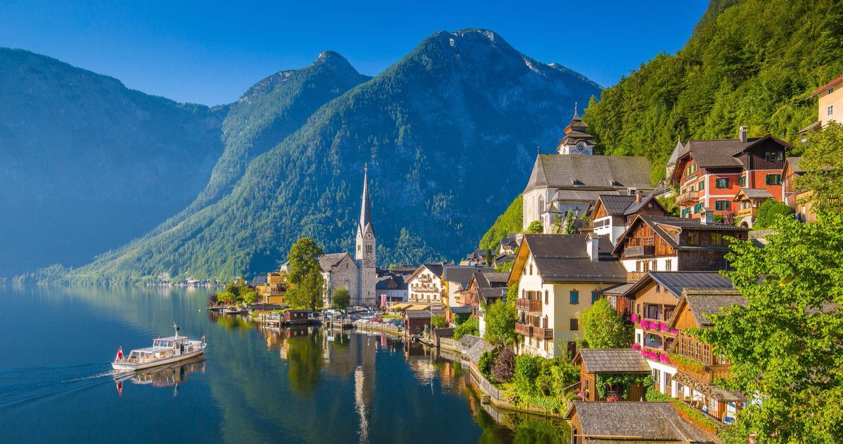 MyBeauDes's tweet photo. #Salzburg #Austria is dominated by churches, castles, and palaces. Its picturesque old town is a UNESCO World Heritage Site. Discover ♪ #Mozart's ♪ origins. #MBDAustria #MBDtravel #MBDculture #MBDnature https://t.co/8I5pNHLNMl