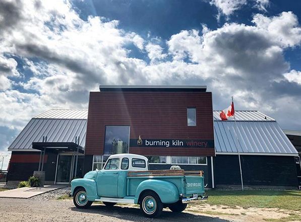 ONCraftWineries's tweet photo. Ontario's #VQA family-farm wineries are open for contactless #curbside pickup this #LongWeekend. Call ahead to place your order &amp; enjoy #VQAatHome this May Long Weekend! #SupportLocal #ONwine https://t.co/wKLIGcHdkf