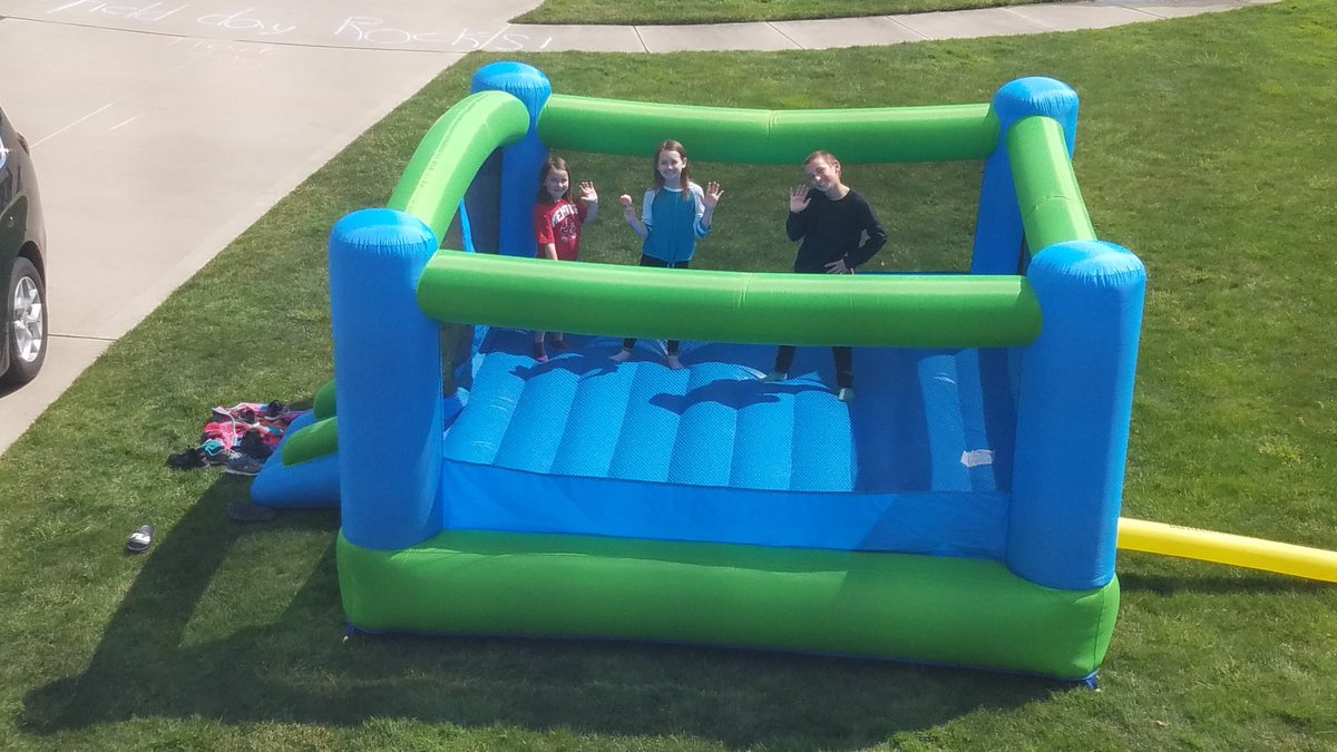 MrsKnepp25's tweet photo. The Morris family brought the Bellflower Field Day traditions to their house and it is awesome! @MentorVirtualFD @BellflowerHardy https://t.co/PLaL68Sotc