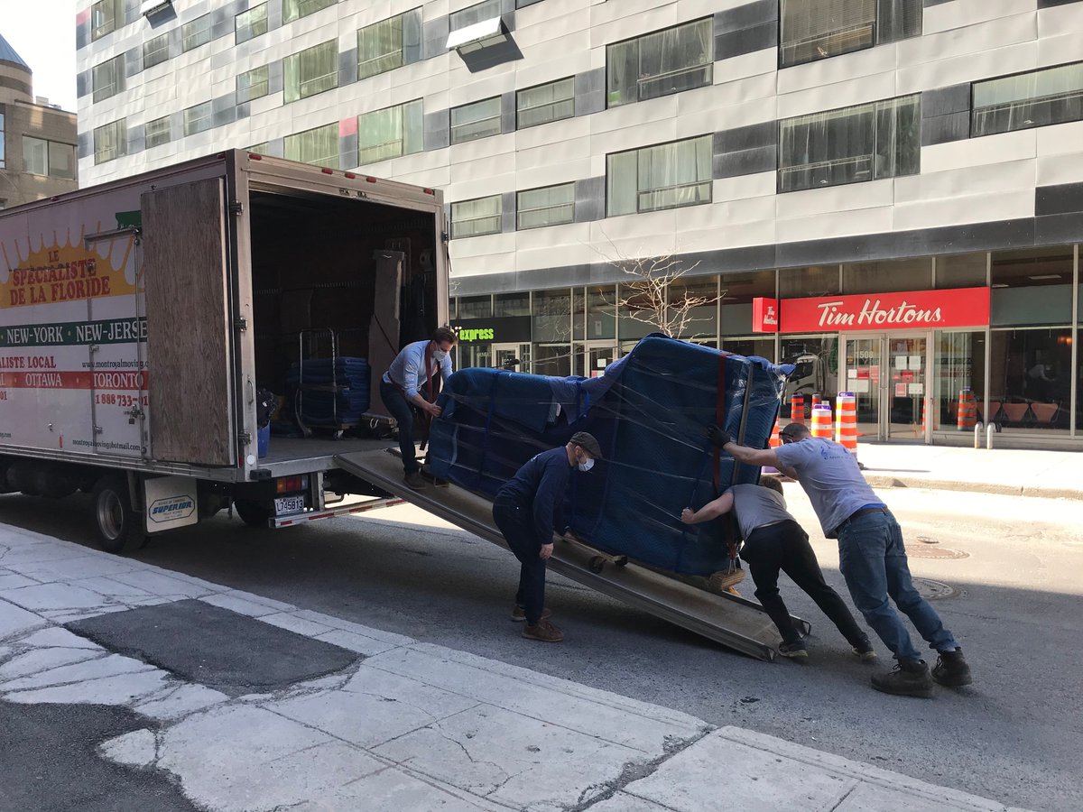 thenfb's tweet photo. 💪🎹📦
This week our 500 kg 9' Yamaha Piano got moved to its new home in the #NFB's new BEGONE DULL CARE studio at Îlot Balmoral. We can't wait to hear it played again.🎶 https://t.co/iU1TdYf532