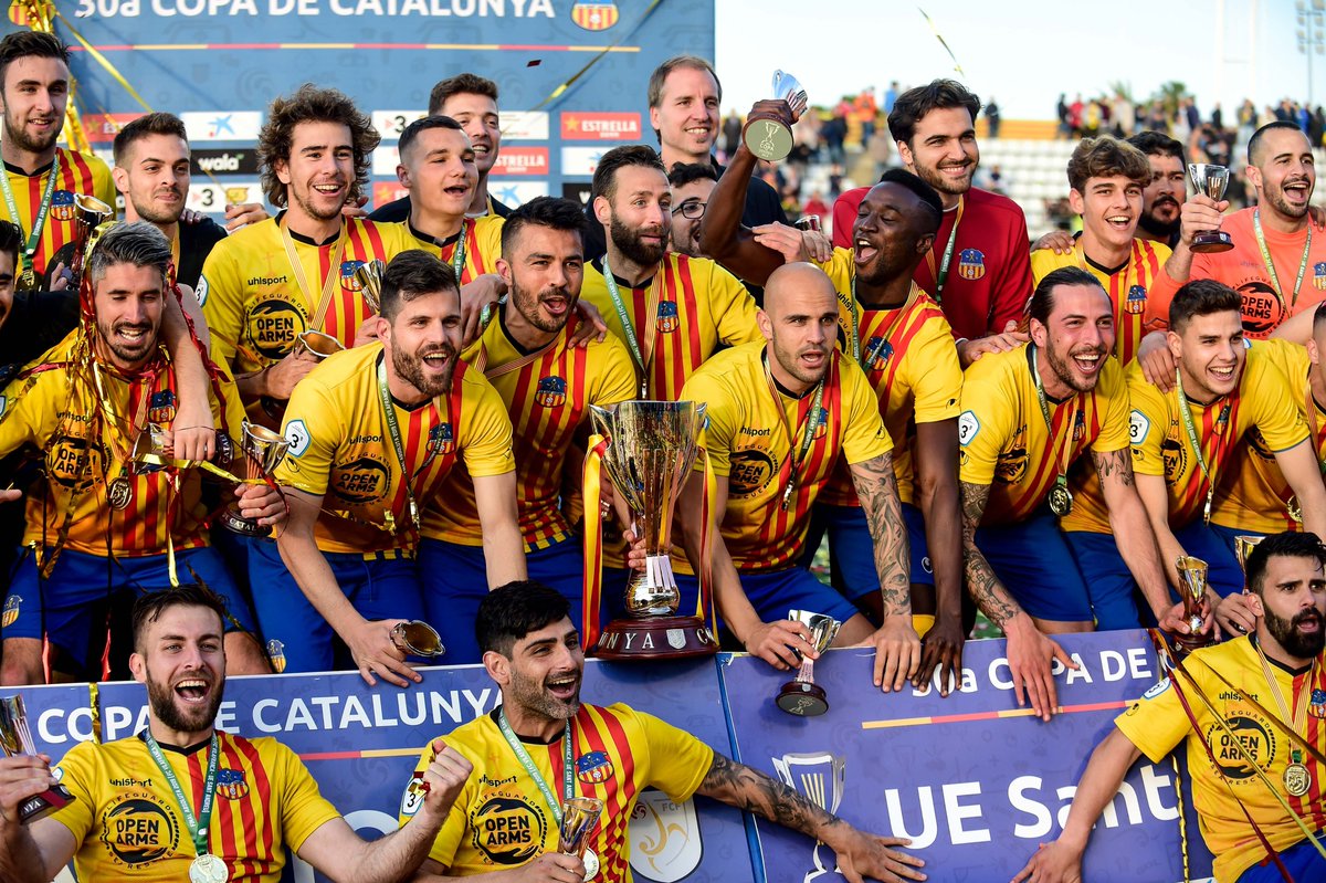FCF_CAT's tweet photo. 🥁 #QuizzFCF |
RESPOSTA 2⃣2⃣ | Quin d'aquests equips compta amb dos títols de Copa Catalunya Absoluta a les seves vitrines?
✅ La @uesantandreu, l'últim en la temporada 2018-2019, on va guanyar en la final el @FCVilafranca (0-2), a L'Hospitalet.
⚽️ #CopaCat
🏡 #JoEmQuedoACasa https://t.co/FOyVBU1Szs