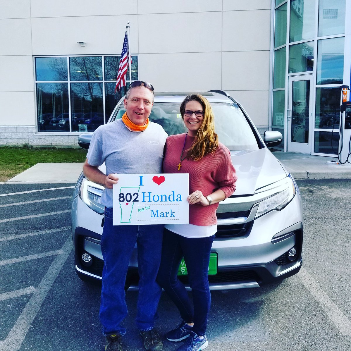 802Honda's tweet photo. Congrats to Sara and Ej on taking a safe, curbside delivery of their new 2020 #hondacrv from Mark Lewis! Be sure to #askformark by calling him at (802)391-3456, or send an email to markl@802cars.com
💯🏥💪❤🚙
#staysafe #stayhealthy #vermontstrong #ilove802honda https://t.co/e6Bvsw3qoi