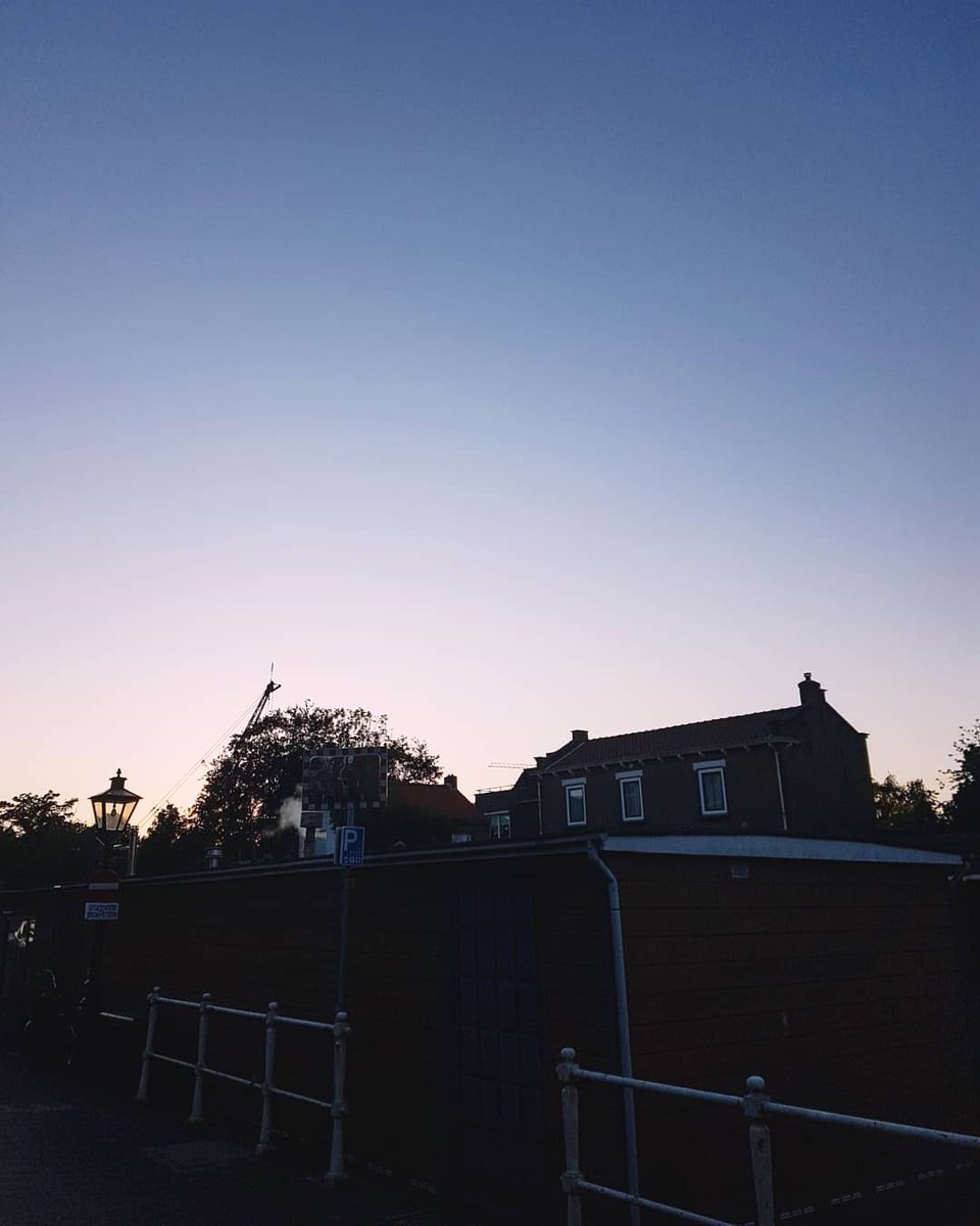 For all my producer followers (and other people that are interested in seeing this): I recorded a little tutorial video yesterday about how I made "Euphoria". I'll post it on my YouTube tomorrow.