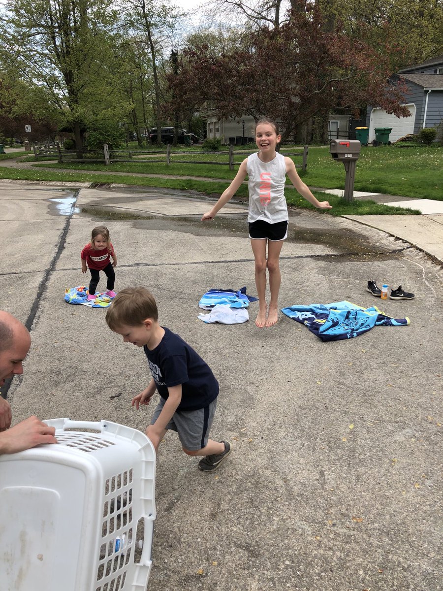 Field day fun!! ⁦<a href="/MentorVirtualFD/">Mentor Virtual Field Day</a>⁩ ⁦<a href="/CaimiLauren/">Ms. Caimi PE</a>⁩ ⁦<a href="/MrsKnepp25/">Taylor Knepp</a>⁩