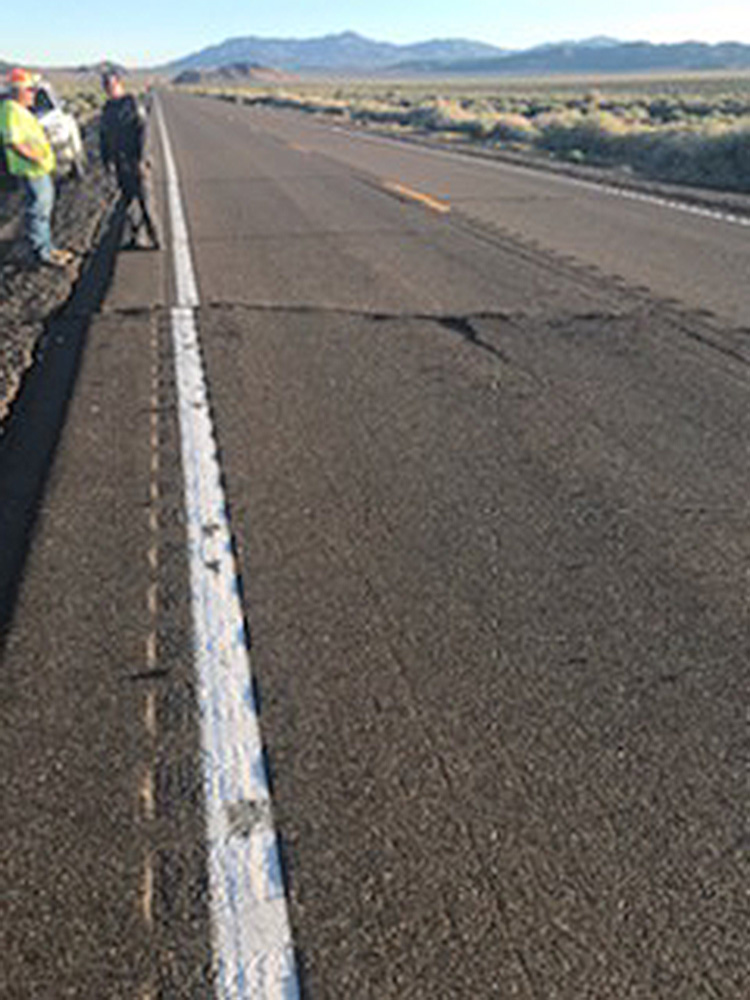 U.S. Highway 95 between the U.S. Route 6 junction and U.S. Highway 360, will remain closed until 5 pm today for earthquake related inspections and repairs. bit.ly/3cGTad6 @EsmeraldaCounty @TonopahNevada @pvtimes @ClarkCountyNV @NHPSouthernComm @NevadaDPS @goldfieldnevada