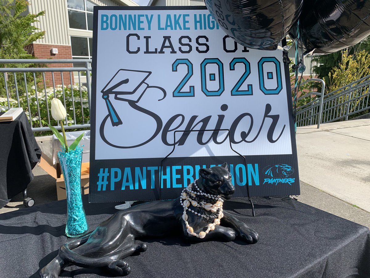 BLHSCounseling's tweet photo. Senior Awards happening now! 🙌🏼🙌🏼🙌🏼 https://t.co/PmxgX4e4jf