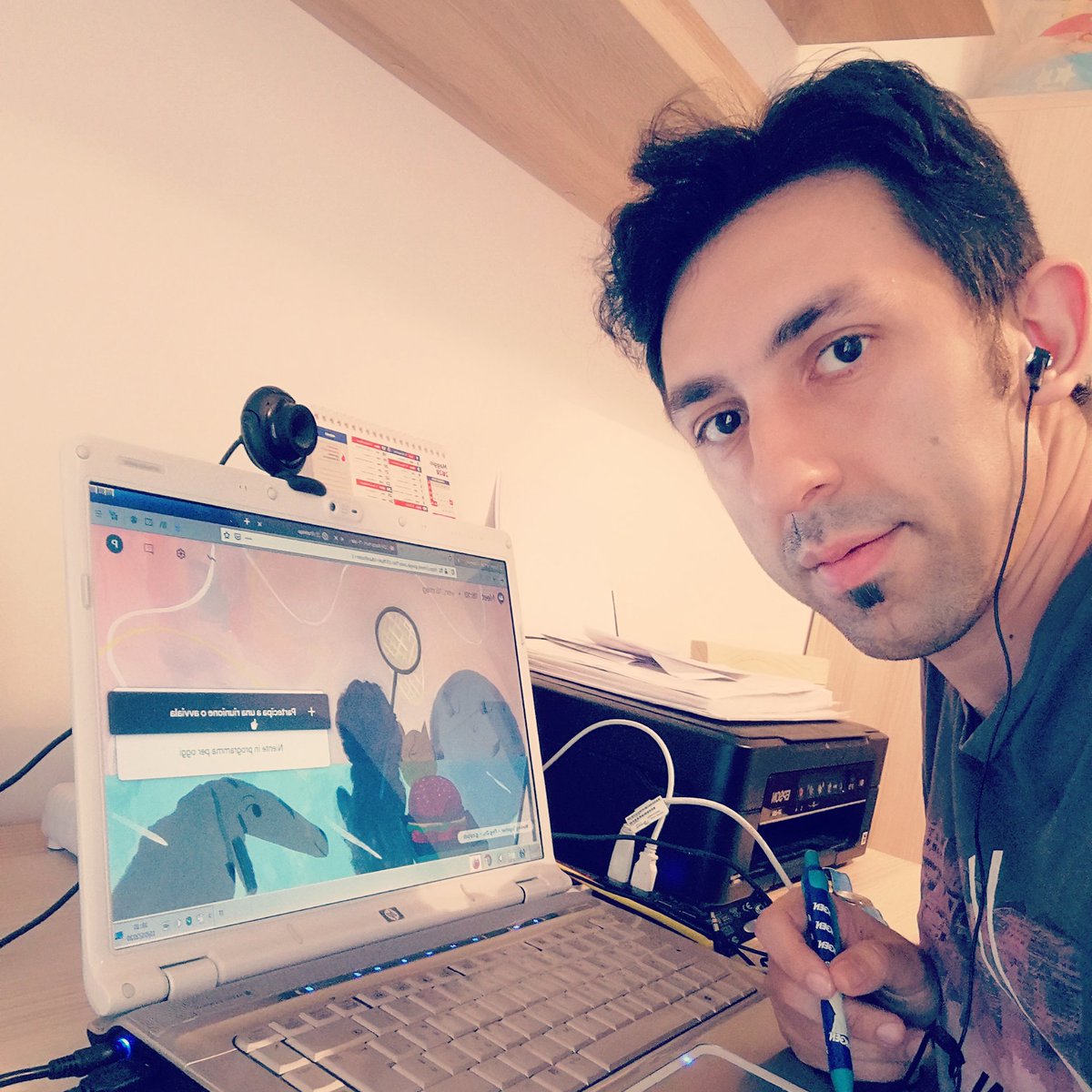 Slavio_81's tweet photo. Ci voleva il #covid19 per raggiungere un obiettivo tanto atteso da quasi vent'anni? Iniziamo le video #lezioni in modalità smart #lavoroagile #smartworking #nevergiveup #andiamoavanti #istantphoto #istantpic #like4likes #like4photo https://t.co/xuQixILqL4