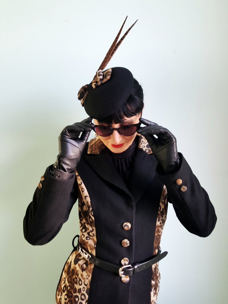ZorikaZr's tweet photo. Just two these wool & cashmere #jackets with animal print corduroy side panels/collar/buttons, with black leather #snafflebit detail left. One size UK 10 one size UK 12.Only 10 made, so something you won't see everywhere! #1950s retro style sunglasses also in stock Β£20 inc p&p UK https://t.co/cE7oVJXk5V