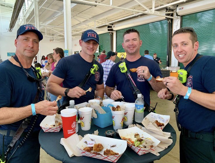 We miss you. And the wings. But we're really going to miss Spring WING Fling tonight! 

Show your support of our Wing Fling vendors by ordering your wings to-go tonight, then enjoy VK Live on Facebook at 8pm.
Distance socially, support locally and stay #KingsportStrong!