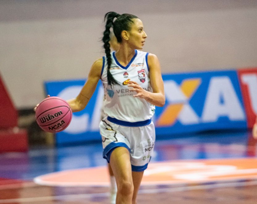 Sexxxtou e eu queria estar como? ⛹🏻‍♀️⛹🏻‍♀️⛹🏻‍♀️ @VeraCruzBasket <a href="/LBF_Oficial/">Liga de Basquete Feminino</a> <a href="/basquetebrasil/">Basquete Brasil - CBB</a> <a href="/WilsonBrOficial/">Wilson 🇧🇷</a>
