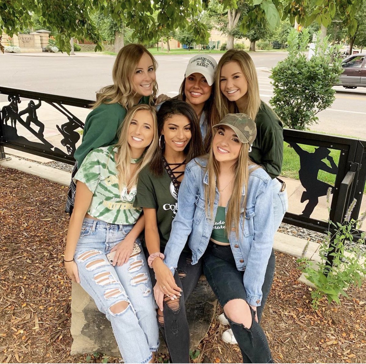ColoradoStateU's tweet photo. @ the Rams you'll miss the most, #CSUClassof2020 💚

(📸: oliviaboutrous on Instagram)

#CSURamGrad2020 | #ColoradoState https://t.co/SuYJYUE5qR