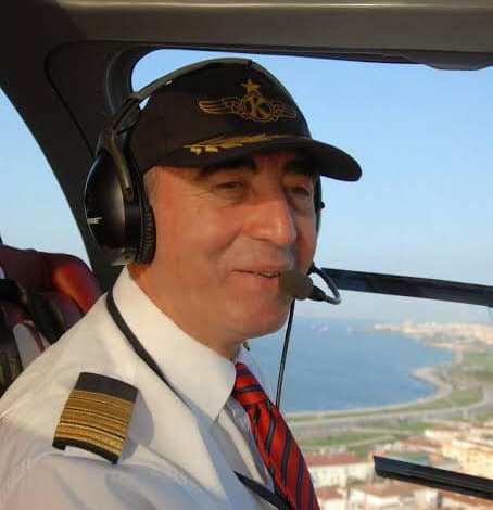 Muzaffer Atıcı...
68 yaşında...
Kaan Air'da helikopter pilotu...
18 Mart'tan beri tedavi gördüğü İstanbul Çapa Tıp Fakültesi Hastanesi'nde koronavirüs nedeniyle yaşamını yitirdi...
3 çocuk babası, Aydın Karacasulu...
Ailesine ve mesai arkadaşlarına başsağlığı diliyoruz...