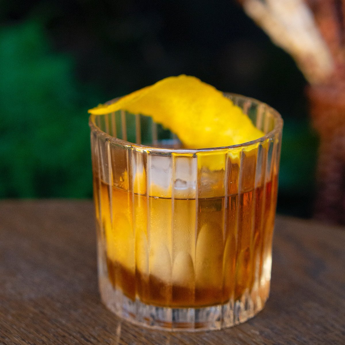 🥃 Happy Friday, gang. Here's a little bit of cocktail inspo for the weekend ahead.⁣
⁣
𝗡𝗲𝘄𝗳𝗮𝗻𝗴𝗹𝗲𝗱 𝗢𝗹𝗱 𝗙𝗮𝘀𝗵𝗶𝗼𝗻𝗲𝗱⁣
• ⁣2 dashes <a href="/AngosturaHouse/">House of Angostura</a> bitters⁣
• 5ml sugar syrup⁣
• 5ml <a href="/Audemus_Spirits/">Audemus_Spirits</a> Sepia⁣
• 50ml coffee-infused @BacardiUK Ocho⁣