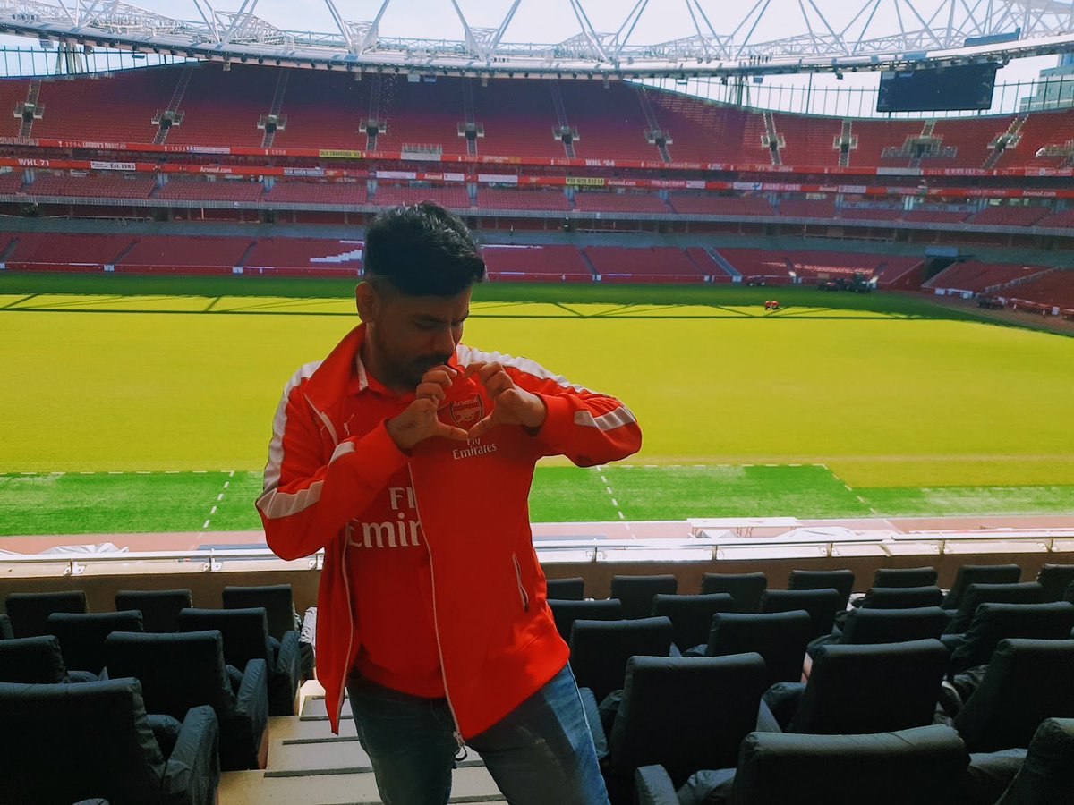 thatgoonerman's tweet photo. @Arsenal These were clicked exactly 2 years ago @Arsenal #Emirates #COYG https://t.co/auoKHfFhbX