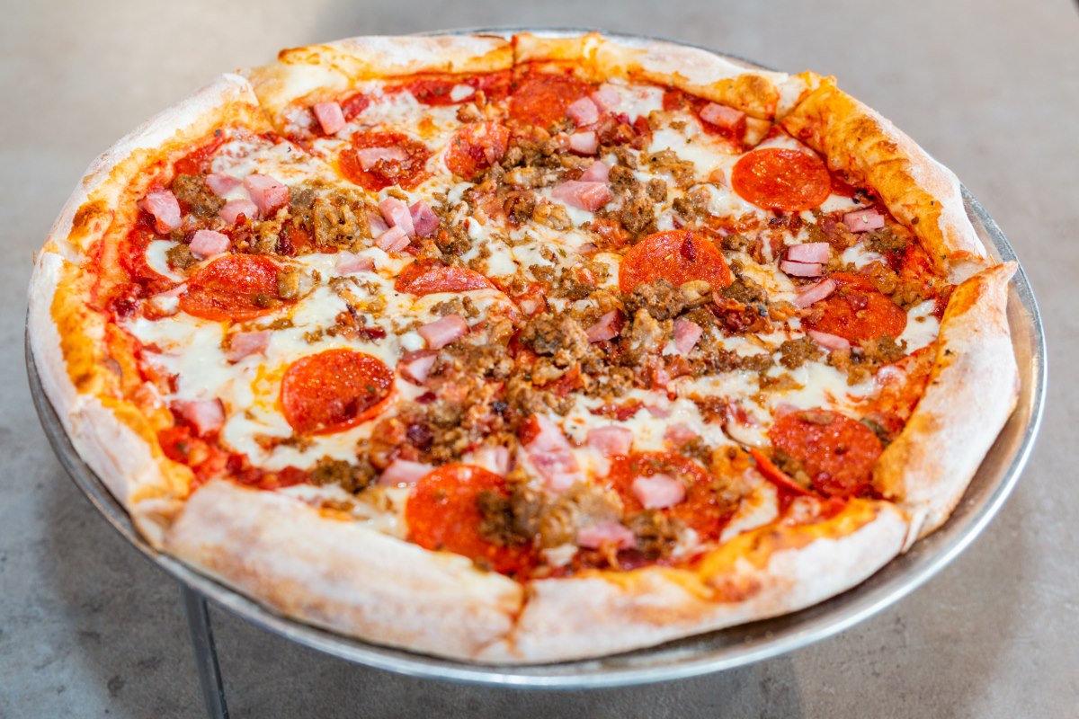 EMCIDTX's tweet photo. Celebrate National Pizza Party Day today by picking up a few #pizzas from @rcsnycpizzaVR in @ValleyRanchTC then stop by for an afternoon treat at @Pacopops1! Try the new Popsicle flavors - #margarita, #pickle and mint chocolate chip. #EatinEMC #NationalPizzaPartyDay #Popsicles https://t.co/D7oV8SJqij