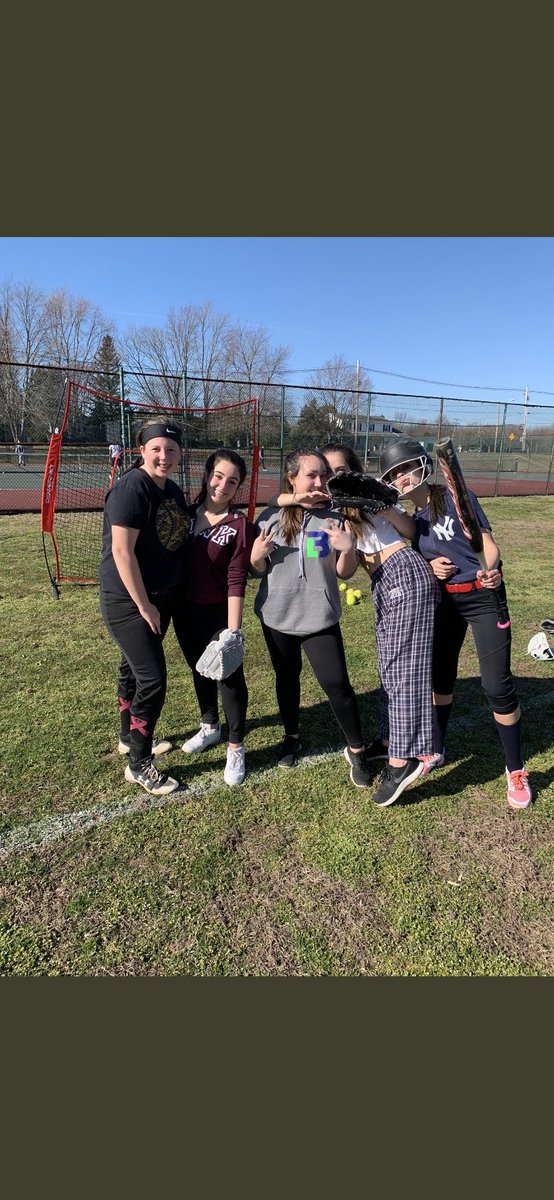 SKluse7's tweet photo. Such fun practices in such a short time! Hope to see you all soon! #WeAreHowell #RebelsSoftball #theRegional #2020 Thanks Coach Kuzma for the picture! @hhsrebssoftball @ReingleSavino https://t.co/ZD2pxecmkB