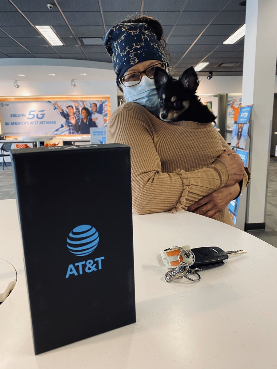 5GJagger's tweet photo. Marylinda &amp; her Emotional Support Animal, GiGi, we’re SO excited when I asked for a photo for Twitter! 💙🐶
Marylinda opened my eyes to rising mental health concerns, during COVID-19.
So, here’s to everybody—essential, non-essential…@ATT is here for YOU! 
#LifeAtATT #OneNYNJ https://t.co/CGDfqC1fkl