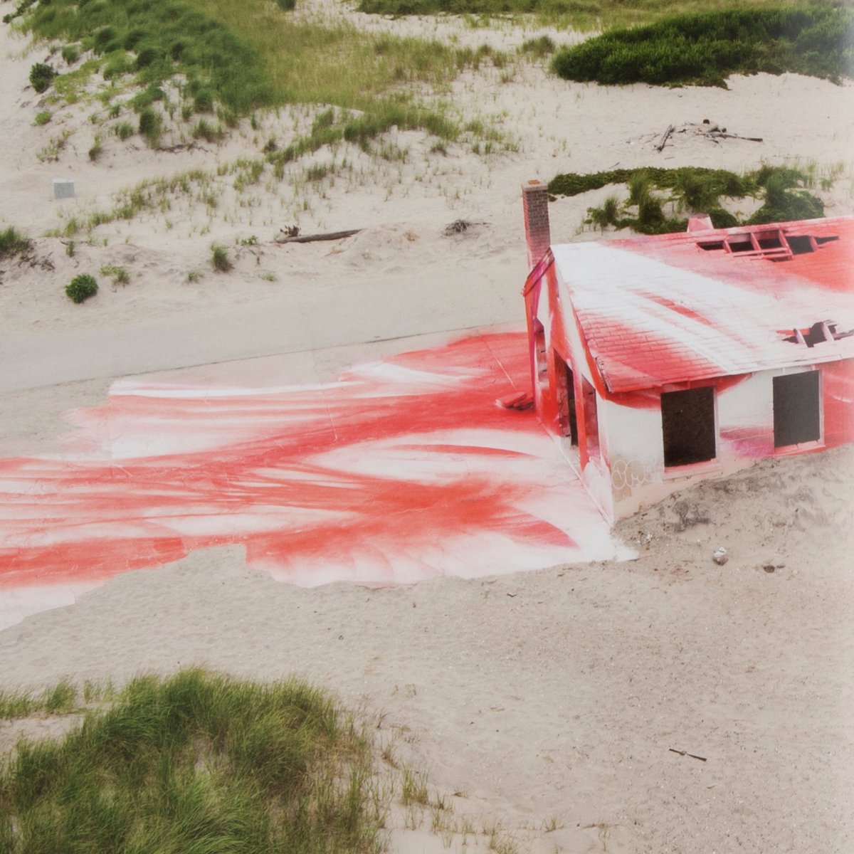 Gagosian's tweet image. #GagosianSpotlight: “Katharina Grosse” is now available for online reading. The book documents the artist’s 2017 Gagosian exhibition, as well as important in-situ works. For our series #FromTheLibrary, we&apos;re making Gagosian titles available online: on.gagosian.com/cFvdCFW