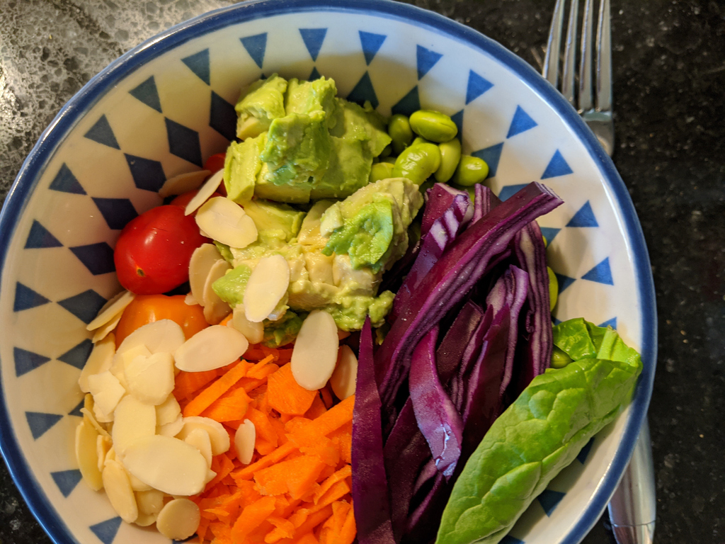 A delicious #vegan bowl with protein, healthy fats, and loads of vitamins and minerals! Batch prepped enough for the next day = a #mealplanning win!

#nutrition #dietitiansofcanada #nutritionist #mediterranean #plantbased #hearthealthy #hypertension #wellnessdietitian #vegetarian