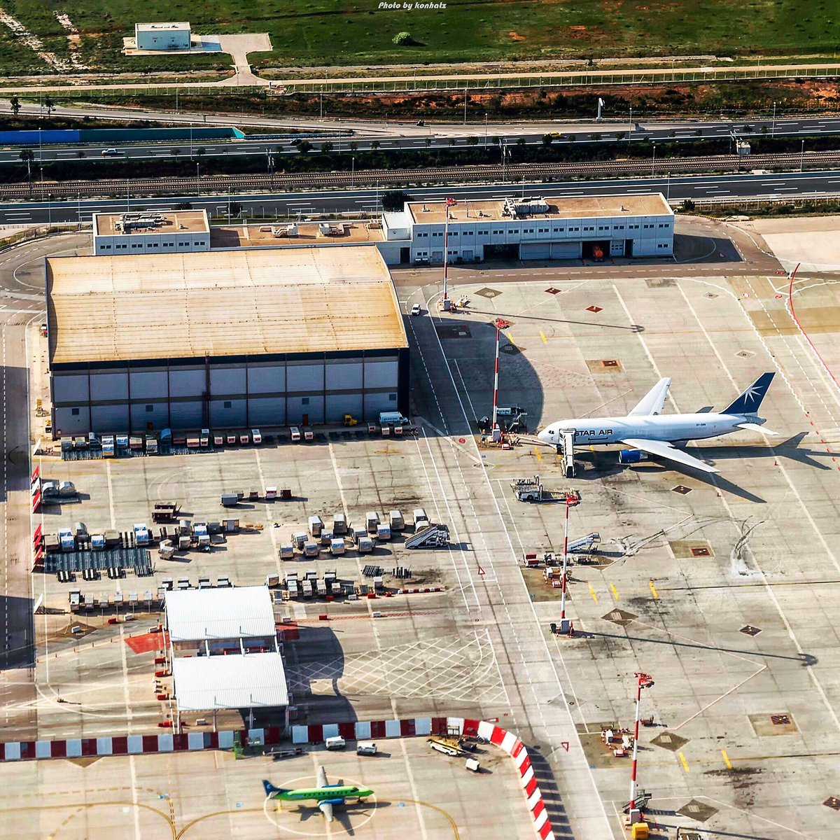 athspotter's tweet photo. LGAV from above!๐ซ
-
@ATH_airport @aegeanairlines
#aegean #aegeanairlines #technicalbase #hangar #A3GEEK #starair #b767 #boeing #spata #ath #lgav #airplane #airport #aviation #takeoff #wingview #aerialshot #avgeek #ramp #elvenizelos #athensairport https://t.co/rhZdmwgJ9E