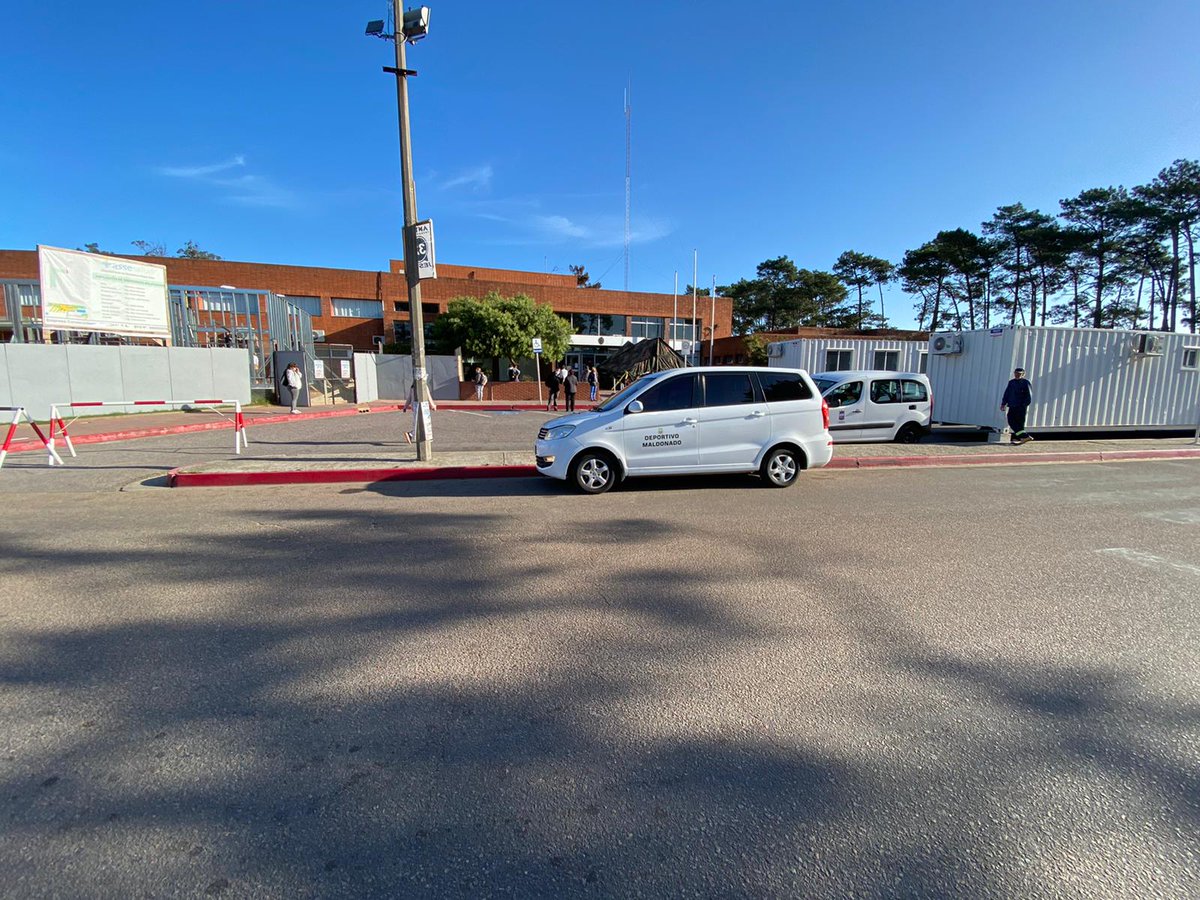 maldosad's tweet photo. Continuamos con la entrega de medicamentos! En el día de ayer comenzamos a realizar esta actividad para las personas que se atienden en el hospital de Maldonado.
#EntreTodosPodemos #Hospital #Maldonado https://t.co/yhiPEaROwu