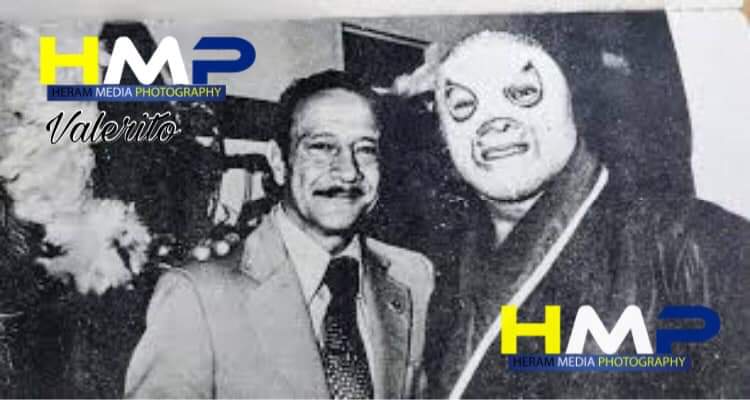 #FelizDiaDelMaestro  a dos emblemas del deporte llamado lucha libre  José Luis Valero maestro del periodismo y a la Leyenda enmascarado de plata El Santo

<a href="/ElHijodelSanto/">El Hijo del Santo</a>
#maestros #santo