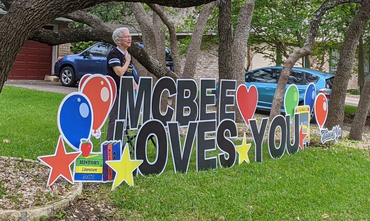 VGarcia_McBee's tweet photo. We were so lucky to have you at our school. We will truly miss you Ms. Jeanne!  We ♥️ you! @ElementaryMcbee https://t.co/bx7cCYLtCh