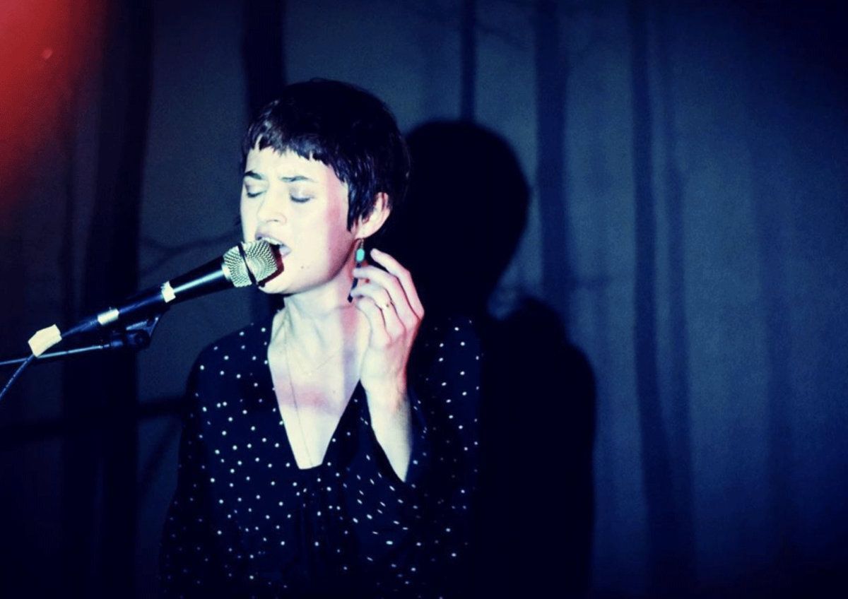 Very excited to announce a NEW ARTIST released thru Look Up Records. Mt Fog delivers awesome vocals on the new single "Material Life." Now streaming everywhere.
#cocteautwins #dreampop <a href="/crazyraisins/">jess</a>