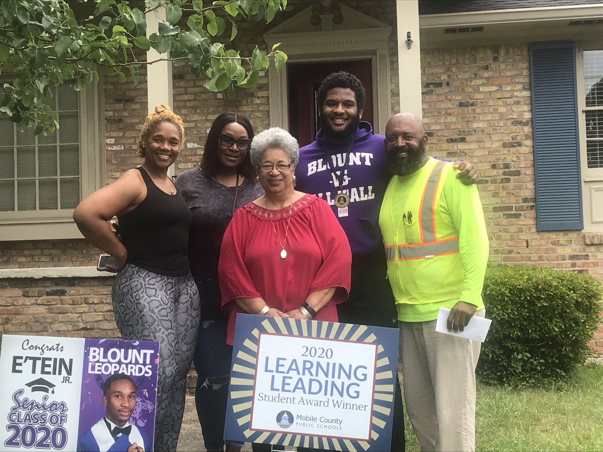 principalwoods's tweet photo. Please join me in congratulating the Blount 2020 Learning/Leading Student of the Year, Conner Howard! Student-Athlete, 3.8 gpa, 22 ACT, Kappa-League, #2021signindaysteal https://t.co/lEMN8W4FnI