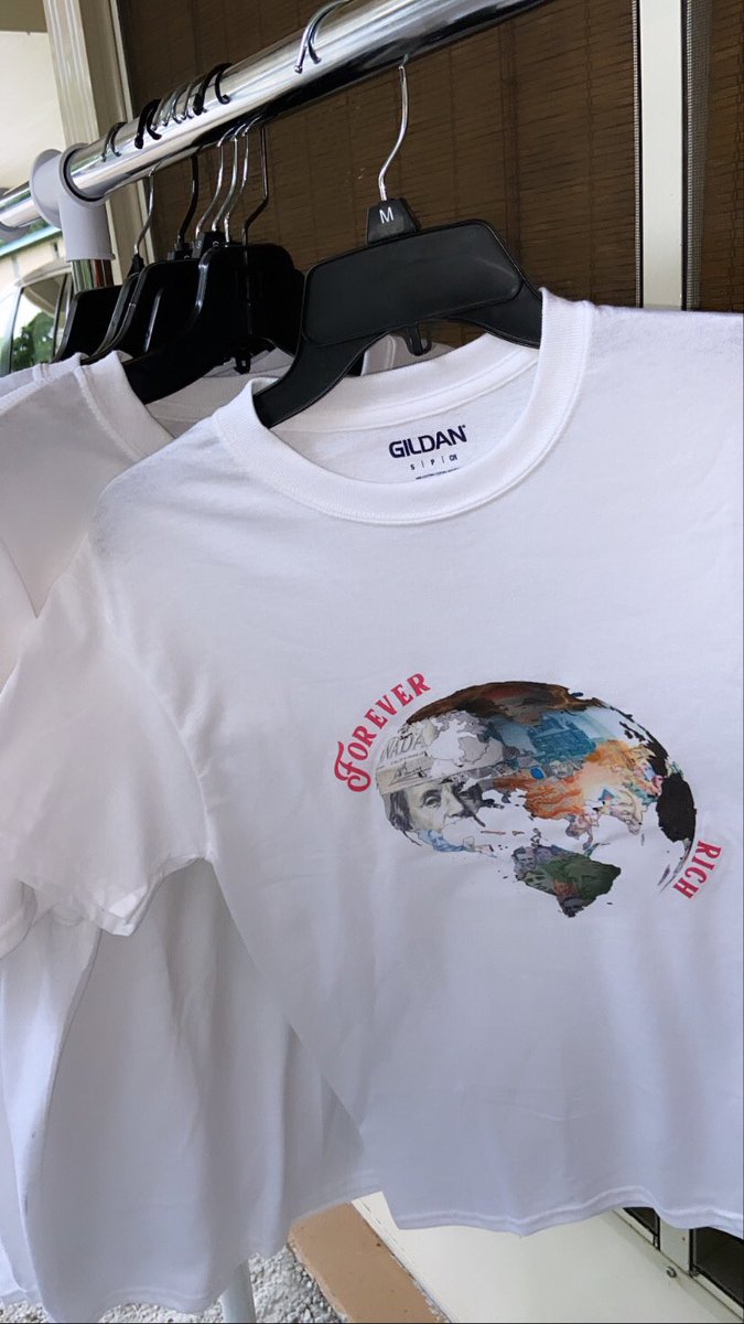 ForeverrichLife's tweet photo. We Living Forever In A Rich World ! The Money Globe represents Eternal Wealth and Livin Forever In a Rich World but the wealthy way.. Shirts are available in sizes small/medium/large. Plus sizes will have to preordered.
Blue Huncho, Money Green, and Pink Bands are available https://t.co/TAWSbirj6D
