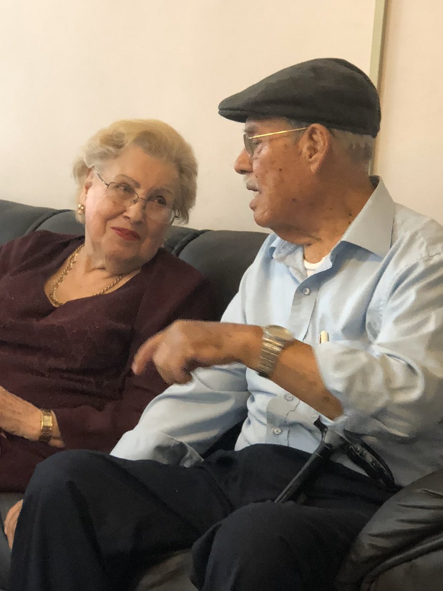 MinervaCR1's tweet photo. Me siento sumamente orgullosa de mis padres Profra. Bertha Rodríguez y Profr. Francisco Castillo y reconociéndolos a ellos, felicito a todos los Maestros en su día. Gracias por contribuir a la grandeza de México. https://t.co/hTModqf1rh