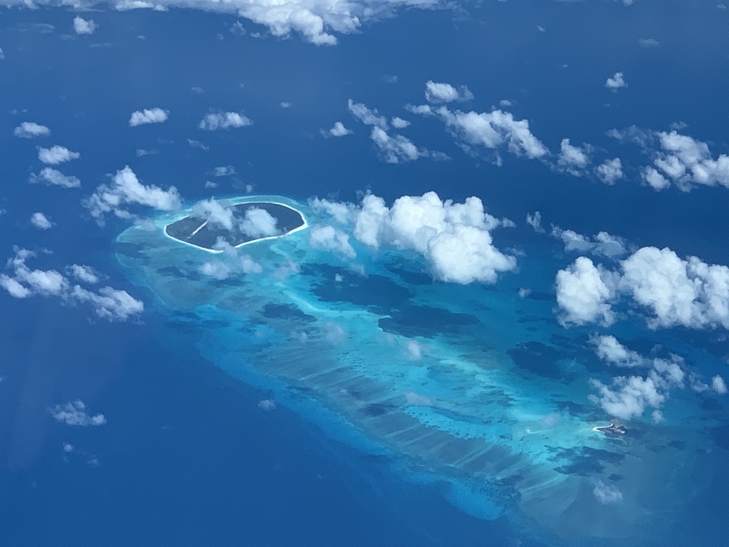 zepyaf's tweet photo. 5) Le point RNAV situé à la verticale de cet endroit s’appelle « ATOLA »…
On se demande bien pourquoi. 

#AF645 #PilotLife https://t.co/bV4Xh3CoV3