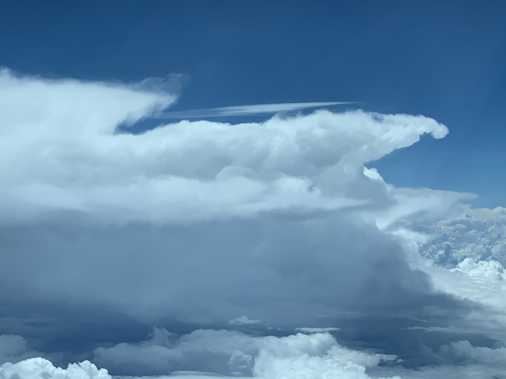 zepyaf's tweet photo. 6) En approche sur Nairobi on évite les cumulonimbus et on regarde la savane… #AF645 #PilotLife https://t.co/GYFgY7KQxD