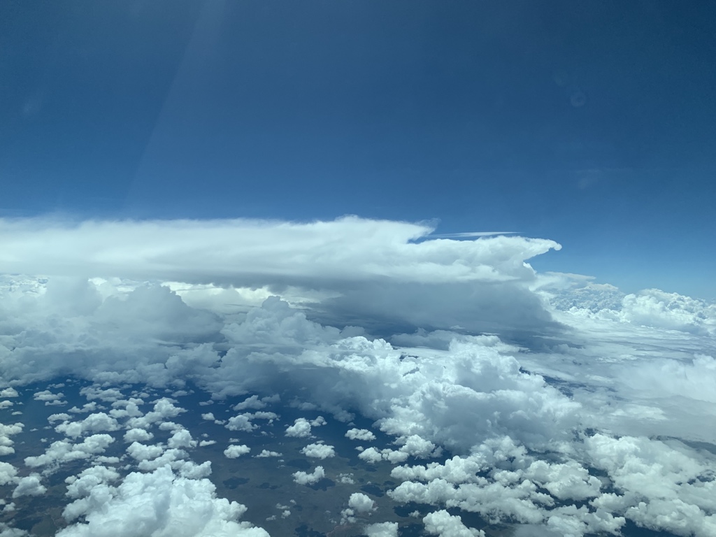 zepyaf's tweet photo. 6) En approche sur Nairobi on évite les cumulonimbus et on regarde la savane… #AF645 #PilotLife https://t.co/GYFgY7KQxD