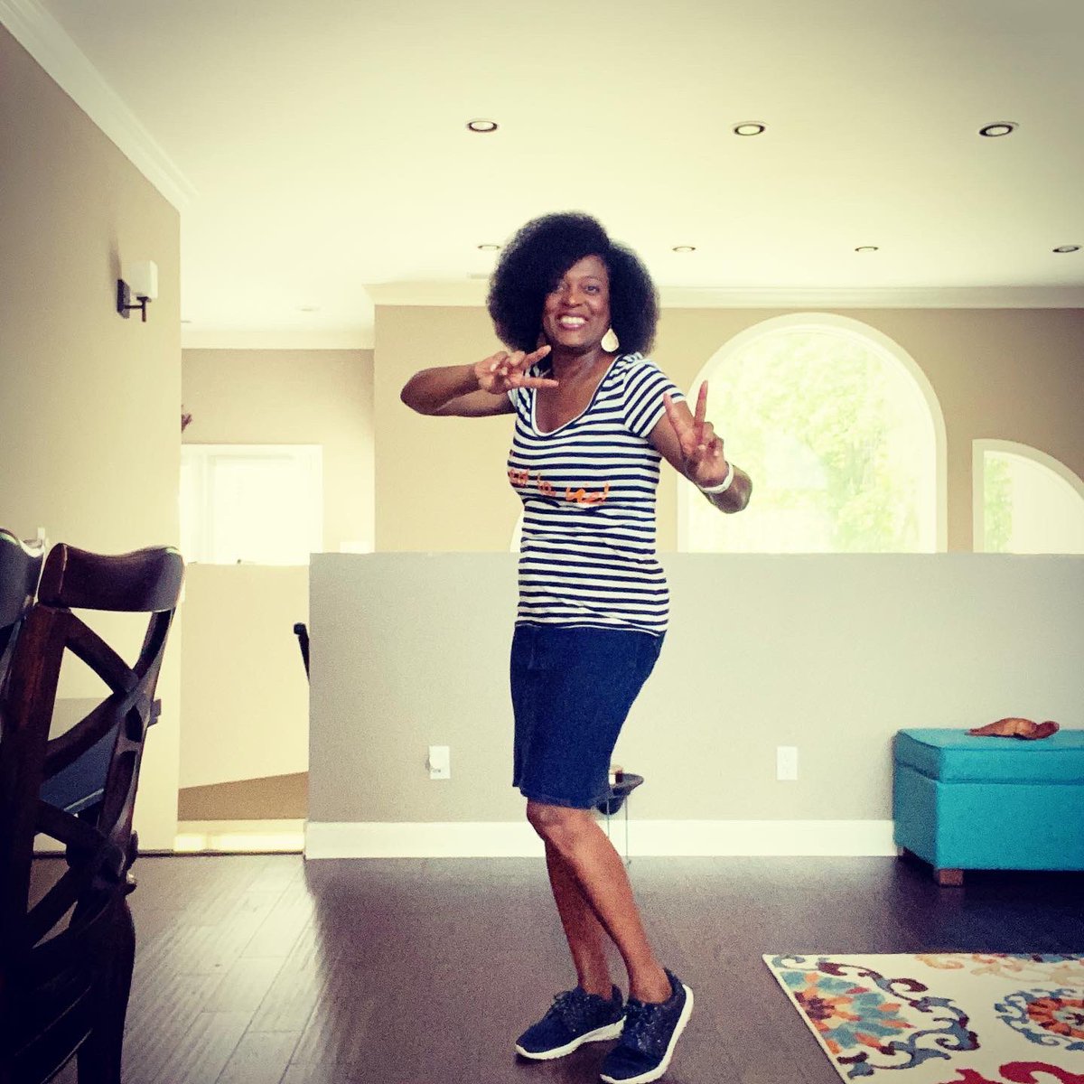 DrPatSanders1's tweet photo. I have not rocked a ‘fro since the early to mid 70s. It’s feels good right about now to have that really healthy, natural do.
#blackwomanmagic #womanpower #rockinafro #blackpower #frodays #allnatural #naturalbeauty #freedom #70s #highschoolmemories #60schick #feelsnaturaltome https://t.co/ufS0LOQwbF