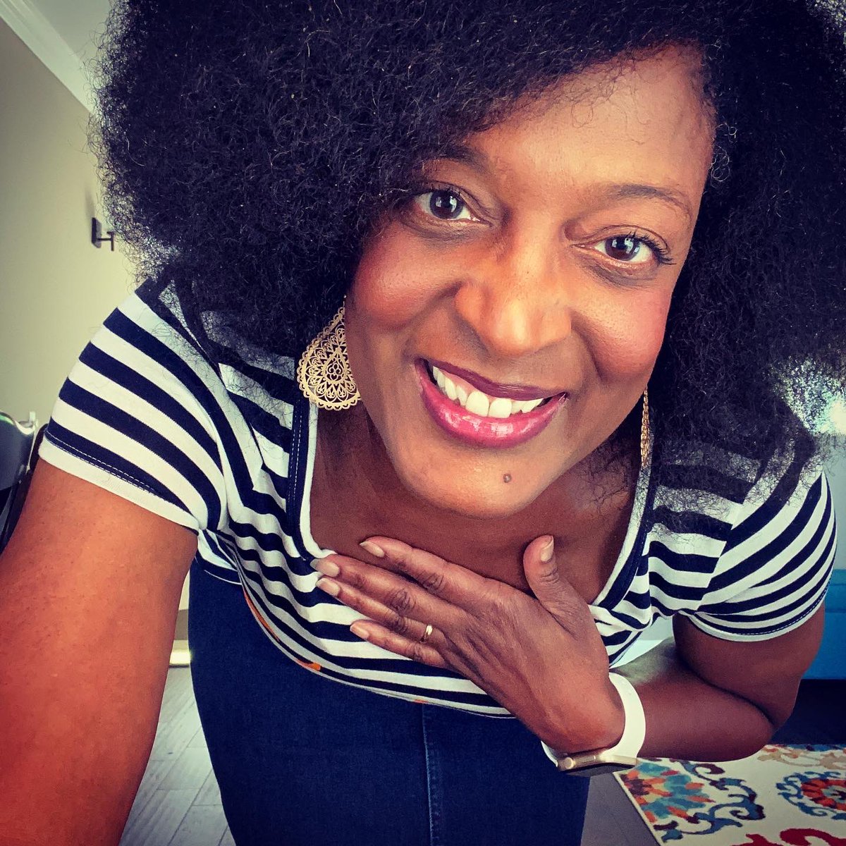 DrPatSanders1's tweet photo. I have not rocked a ‘fro since the early to mid 70s. It’s feels good right about now to have that really healthy, natural do.
#blackwomanmagic #womanpower #rockinafro #blackpower #frodays #allnatural #naturalbeauty #freedom #70s #highschoolmemories #60schick #feelsnaturaltome https://t.co/ufS0LOQwbF