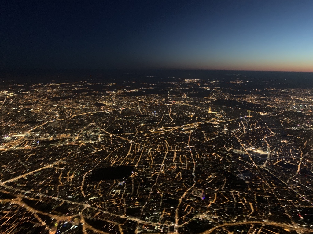 zepyaf's tweet photo. 8) Le désert égyptien et Paris en approche. 

Le ciel et mon métier m’avaient manqué, même si j’ai apprécié de dormir dans un lit toutes les nuits pendant 2 mois.

En lisant les news aéro je mesure ma chance de bosser pour @AirFranceFR, en France. 

A bientôt !

#AF645 #PilotLife https://t.co/r77WXbBF7H