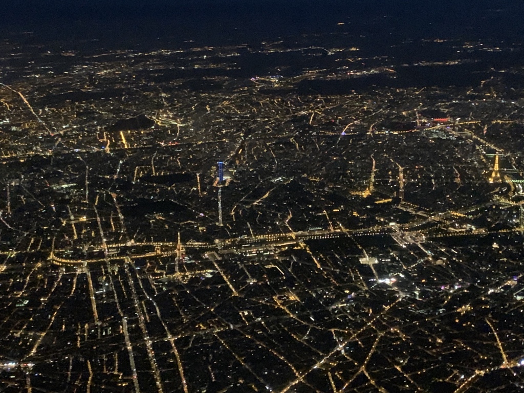 zepyaf's tweet photo. 8) Le désert égyptien et Paris en approche. 

Le ciel et mon métier m’avaient manqué, même si j’ai apprécié de dormir dans un lit toutes les nuits pendant 2 mois.

En lisant les news aéro je mesure ma chance de bosser pour @AirFranceFR, en France. 

A bientôt !

#AF645 #PilotLife https://t.co/r77WXbBF7H