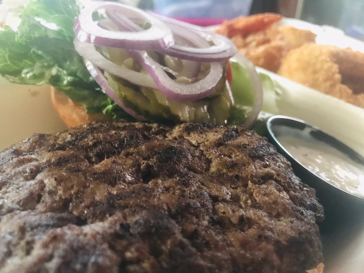 Today’s episode of girls who eat their feelings is brought to you by <a href="/CrazeeBurgerSD/">CrazeeBurger</a> 🔥🔥