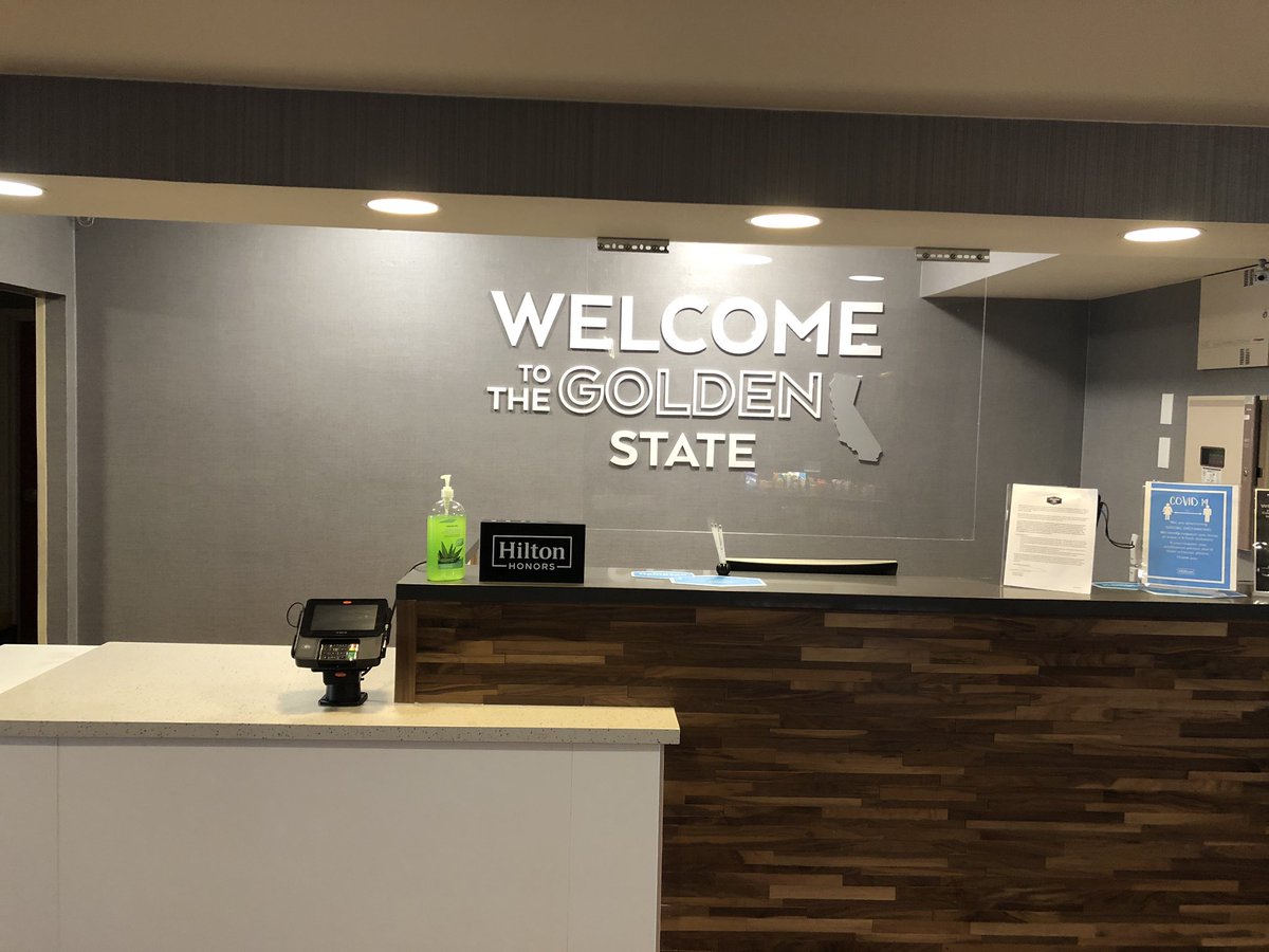 SirAdaox's tweet photo. Apparently @HamptonByHilton is self service now?!? https://t.co/hNnthuDV6z